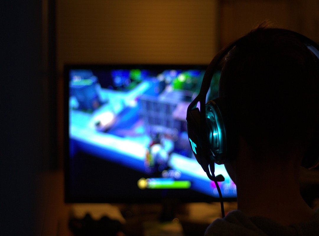 The Impact of Online Rumors on Gaming Personalities